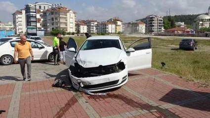 Test sürüşüne çıktığı araçla 100 metre gidemeden kaza yaptı: 2 yaralı