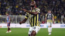 Batshuayi'den bir garip paylaşım! Giyim tarzı ve fotoğraf çektirdiği mekan olay oldu