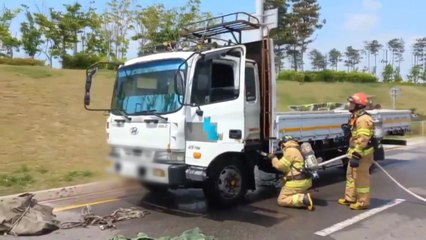 인천공항 제2터미널 주차장 트럭 화재..."과열 의심" / YTN