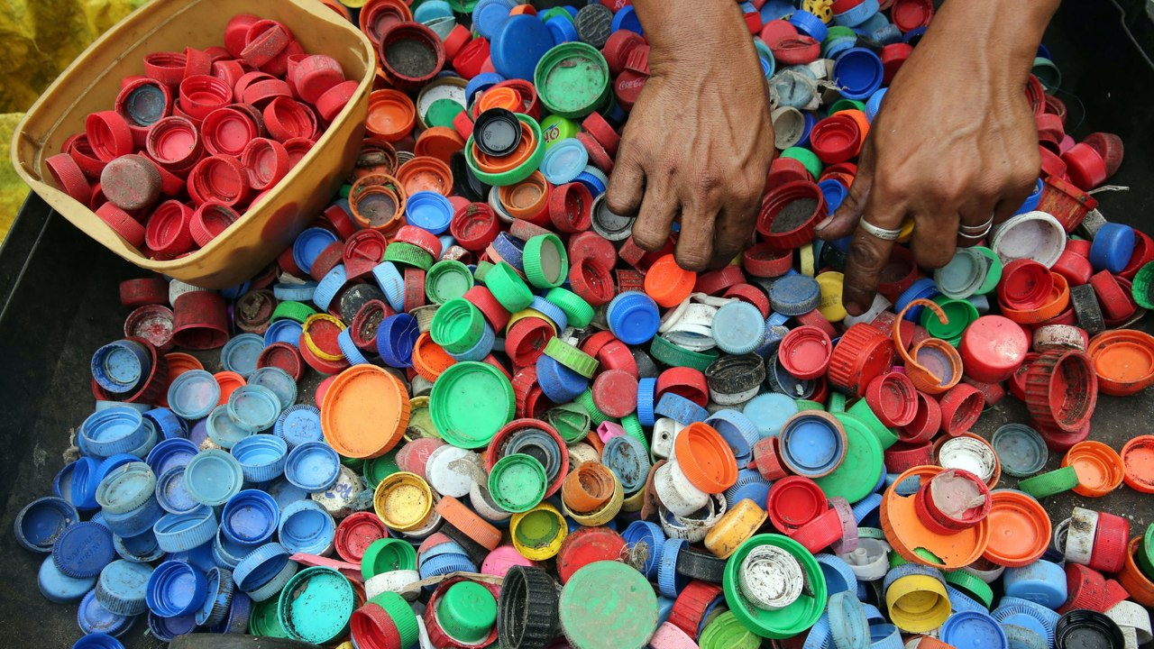 Orquesta infantil utiliza desechos plásticos como instrumentos.