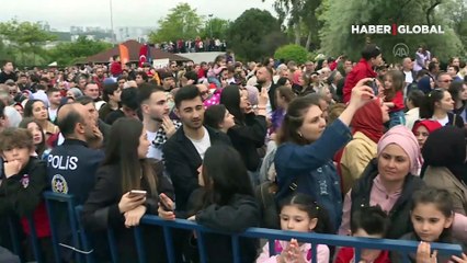 Türk Yıldızları ve SoloTürk'ten Samsun'da nefes kesen gösteri! On binlerce kişi gösterileri büyük bir ilgiyle izledi