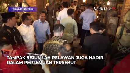 Momen Prabowo dan Gibran Bincang Empat Mata di Angkringan Solo