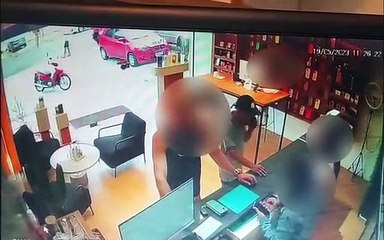 Veja momento em que policial do Choque é baleado na cabeça em Salvador