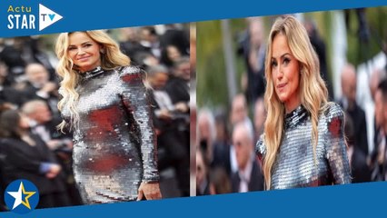 Adriana Karembeu étincelante : sa longue robe armure près du corps fait sensation sur le tapis rouge