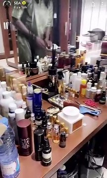 Emmanuel Adebayor dévoile sa collection de chaussures de luxe : Un trésor aux centaines de paires !