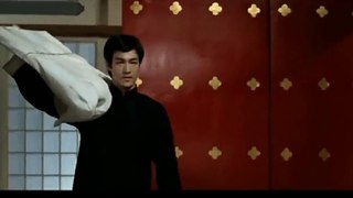 Bruce Lee teaches a lesson to japanese karatikas