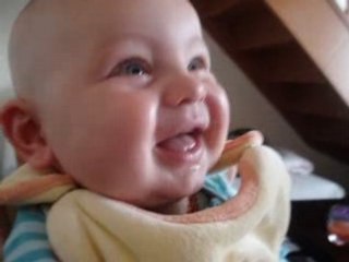 Eclat de rire reveil de sieste