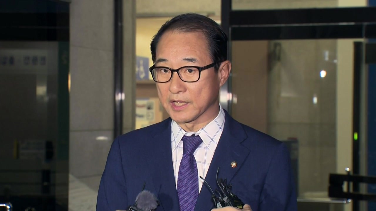 '돈봉투 의혹' 이성만 13시간 검찰 조사...현역의원 소환 본격화 / YTN