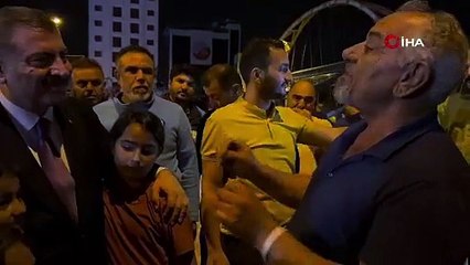 Bakan Koca'yı karşısında gören depremzede: "Bakanım artık uyuyun siz bize lazımsınız"