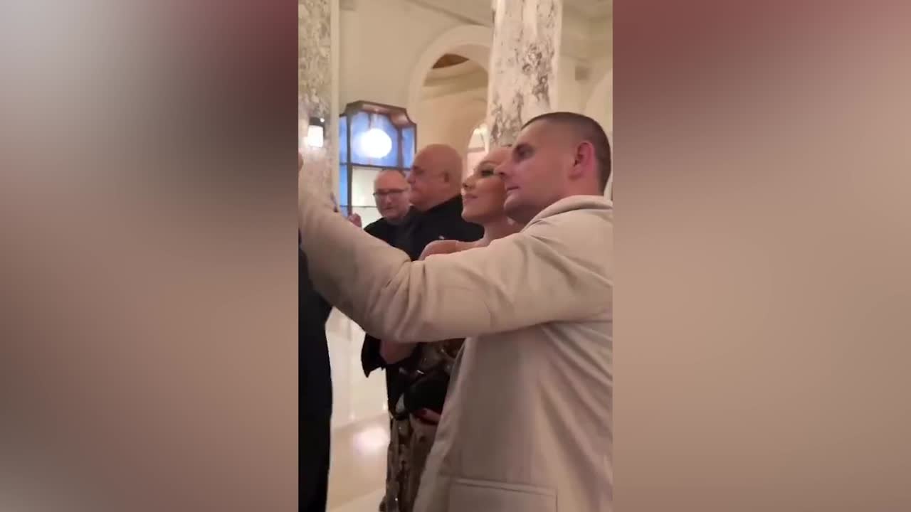 Ester Expósito desata la locura en Cannes