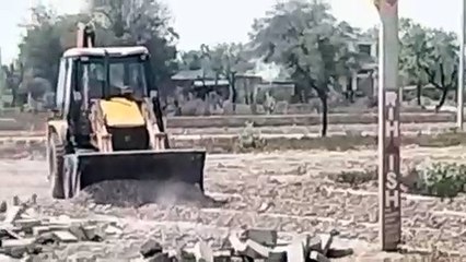 14 बीघा भूमि पर बस रही तीन अवैध कॉलोनी ध्वस्त