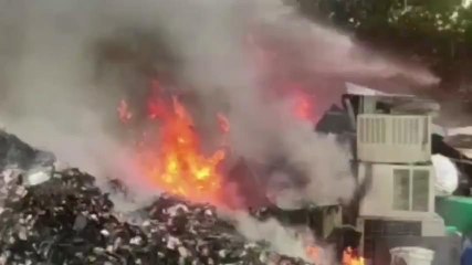 कूड़े के ढेर में लगी आग़ पर पाया गया काबू, वजह तलाशने में जुटी ख़ाकी