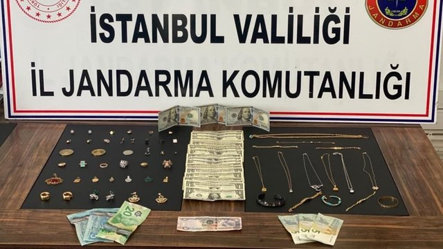 Silah zoruyla iş insanın villasını soydular