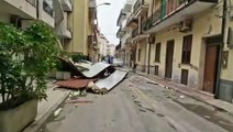 Capo D'Orlando, il vento scoperchia un tetto che cade a 50 metri di distanza