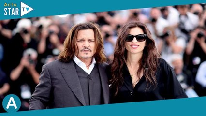 "Presque du jamais vu" : Johnny Depp crée le malaise en pleine conférence de presse, Maïwenn dans se