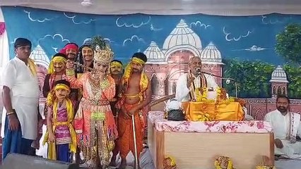 Download Video: कथा में धूमधाम से की गोवर्धन पूजा, सजीव झांकियों ने मोहा मन