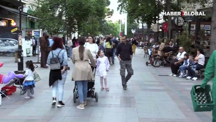 Festivale vatandaşlardan yoğun ilgi... Canlı heykeller hızlı yaşama sendromuna böyle “dur” dedi