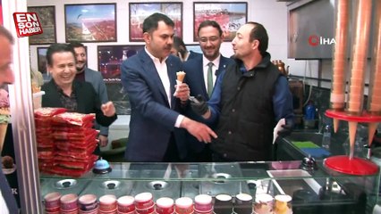 Murat Kurum vatandaşlara dondurma dağıttı