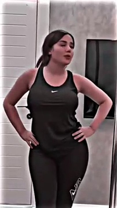 Patli_kamariya_mor_hai_hai___tirchi_najariya_bole_hi_hi_hi___%F0%9F%A5%B5insta_reels_viral%C2%A0%23shorts%23tiktok%C2%A0%(720p)