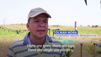 'There is a lack of awareness': Volunteers clean up beach in Costa Rica