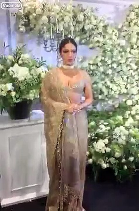 Shaadi season is going outta control Lakhon rupay ki designer sarees aur lehenga choli..