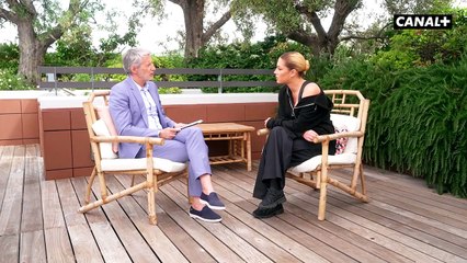 Interview d'Adèle Exarchopoulos pour Canal + / elle révèle s'être fait casser le nez sur un tournage
