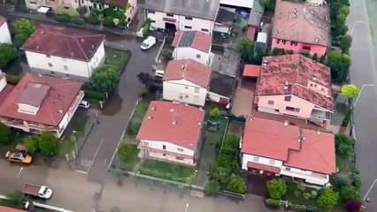 Скачать видео: Alluvione Emilia Romagna, in volo sui territori martoriati - Video