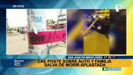SJM: Poste cae sobre auto y familia salva de morir aplastada