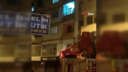 Sarhoş olan adam, balkona çıkarak intihar edeceğim dedi