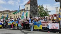 Ucrania recuerda a los combatientes de Mariúpol un año después
