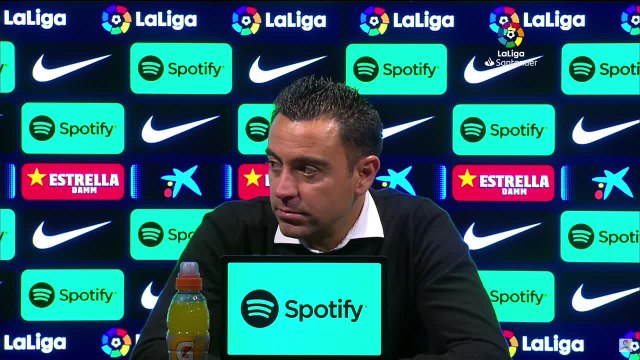 Xavi: Busquets es el mejor mediocentro defensivo que vi en mi vida