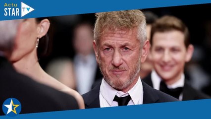 Sean Penn obligé de "perfuser" un jeune comédien sur le tournage de Black Flies : "Et je suis toujou