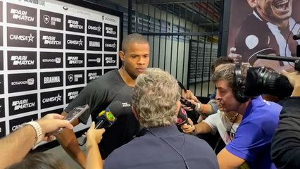 Júnior Santos celebra vitória do Botafogo e analisa clássico contra o Fluminense