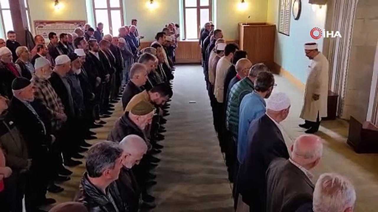 Diyanet İşleri Başkanı Erbaş: “Arkamızdan bırakacağımız en büyük servet alnı secdeli bir nesil"