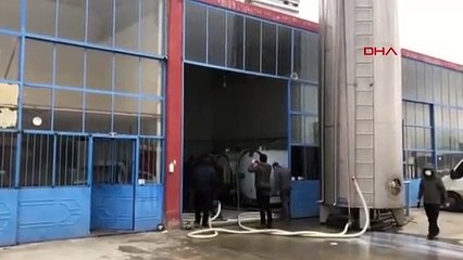 Kazanda süt banyosu yapan işçi 70 kişiye dava açtı