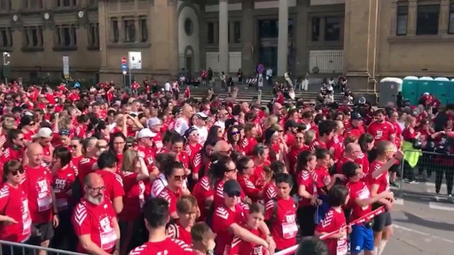 Firenze, in migliaia alla Deejay Ten. E Linus scherza con Nardella sulla corsa di Palazzo Vecchio