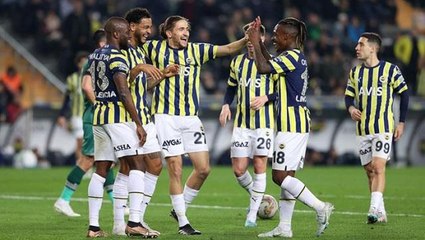 Descargar video: Görüşmeler devam ediyor! Valencia, Fenerbahçe'den ayrılacak mı?