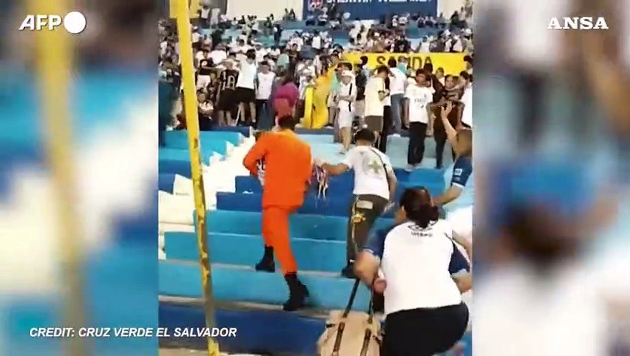 El Salvador, calca per entrare allo stadio: almeno 12 vittime