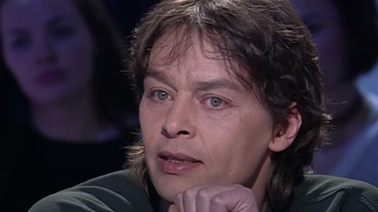 Voici - Mort d’Ari Boulogne : "des cris, des disputes, de la violence", les voisins du fils illégitime d'Alain Delon témoignent (1)