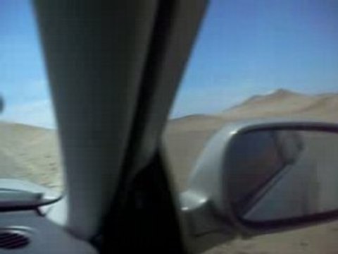 voiture dans les dunes de Paracas
