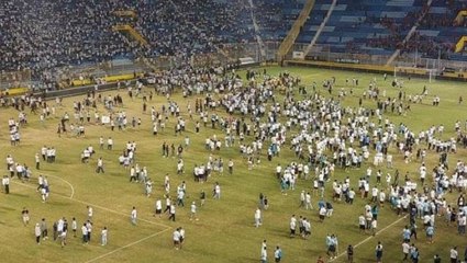 El Salvador'daki futbol maçında sahte bilet izdihama yol açtı, 12 kişi hayatını kaybetti
