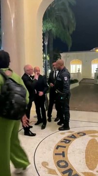 Regardez le Président du Festival de Cannes, Thierry Frémaux, qui s'en prend à un agent de la police municipale qui lui demandait d'arrêter de faire du vélo sur le trottoir !