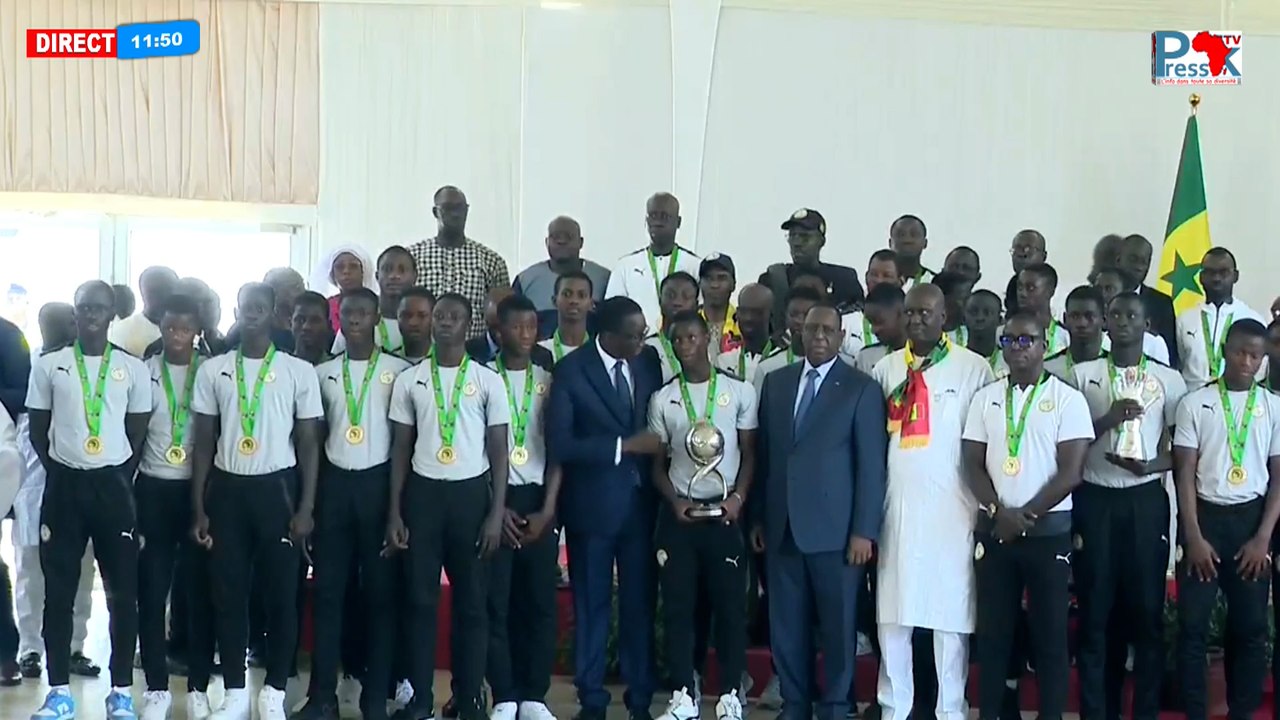 Macky SALL au lionceaux U17 : "J'ai décidé de vous allouer une prime de 10 millions de francs CFA pour chacun de vous"
