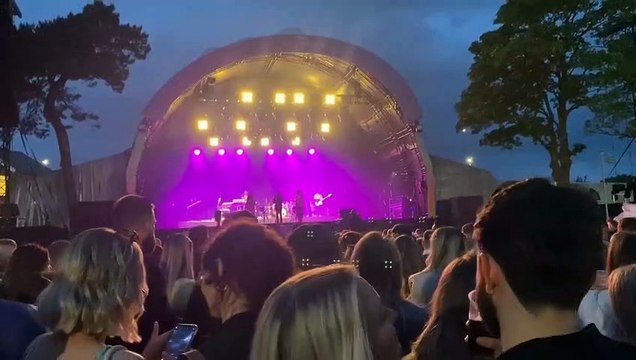 Sugababes original lineup wow Aintree Racecourse