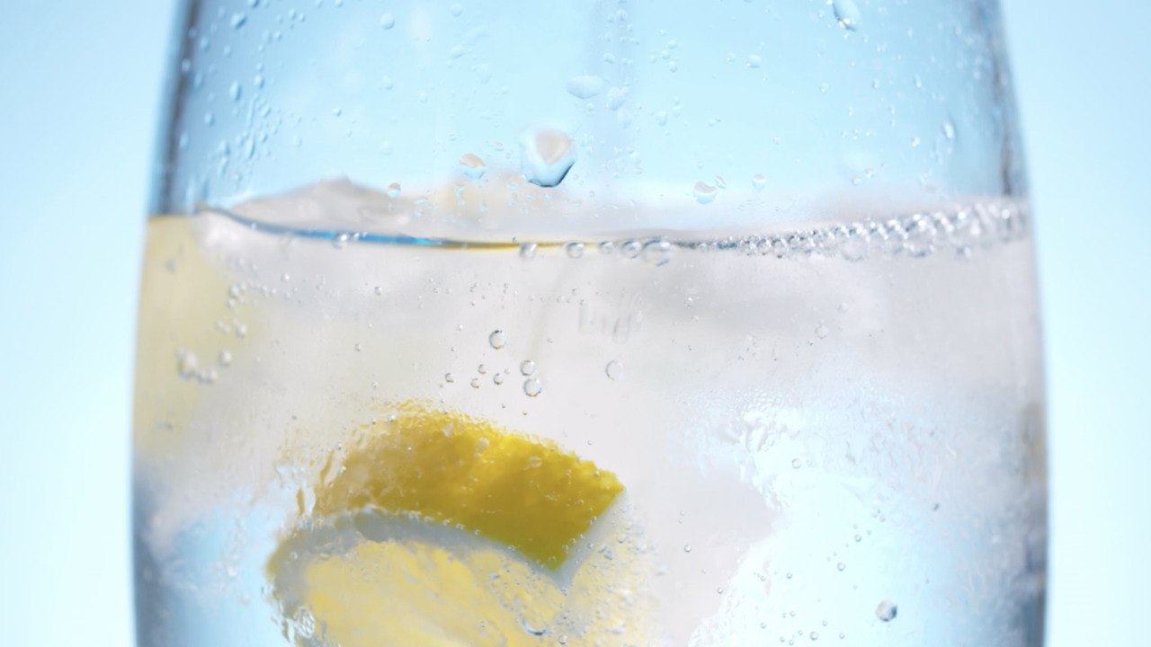 5 Signs You're Drinking Too Much Seltzer Water, According to a Dietitian video Dailymotion