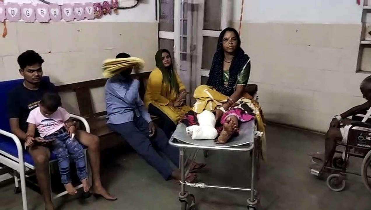 video story-बिजली गुल होने से बंद हुई एक्सरे मशीन,गर्मी में परेशान हुए मरीज