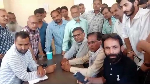 झोटवाड़ा-कई दिन से नहीं आया घरों में पानी,प्यासे लोगों ने किया झोटवाड़ा सहायक अभियंता कार्यालय का घेराव,देखें इस विडियो में पूरा मामला