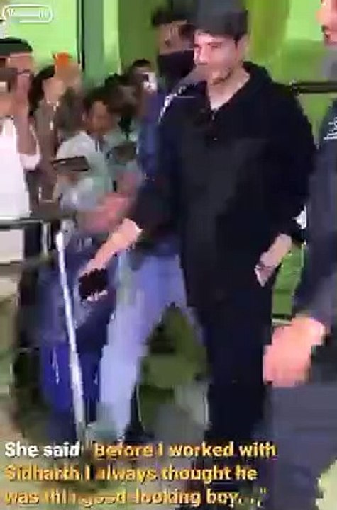 Shaadi ki gaadiyaan toh dekho! Toyota Fortuner ki line lagi hai airport ke baahar Aur...