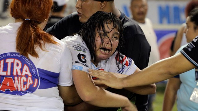 Trop de billets vendus : une bousculade dans un stade fait au moins douze morts au Salavador