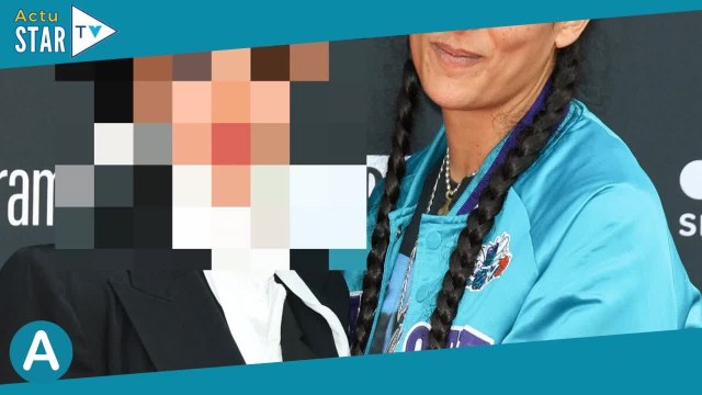 Roxane Depardieu officialise avec une séduisante chanteuse : elles se dévorent du regard